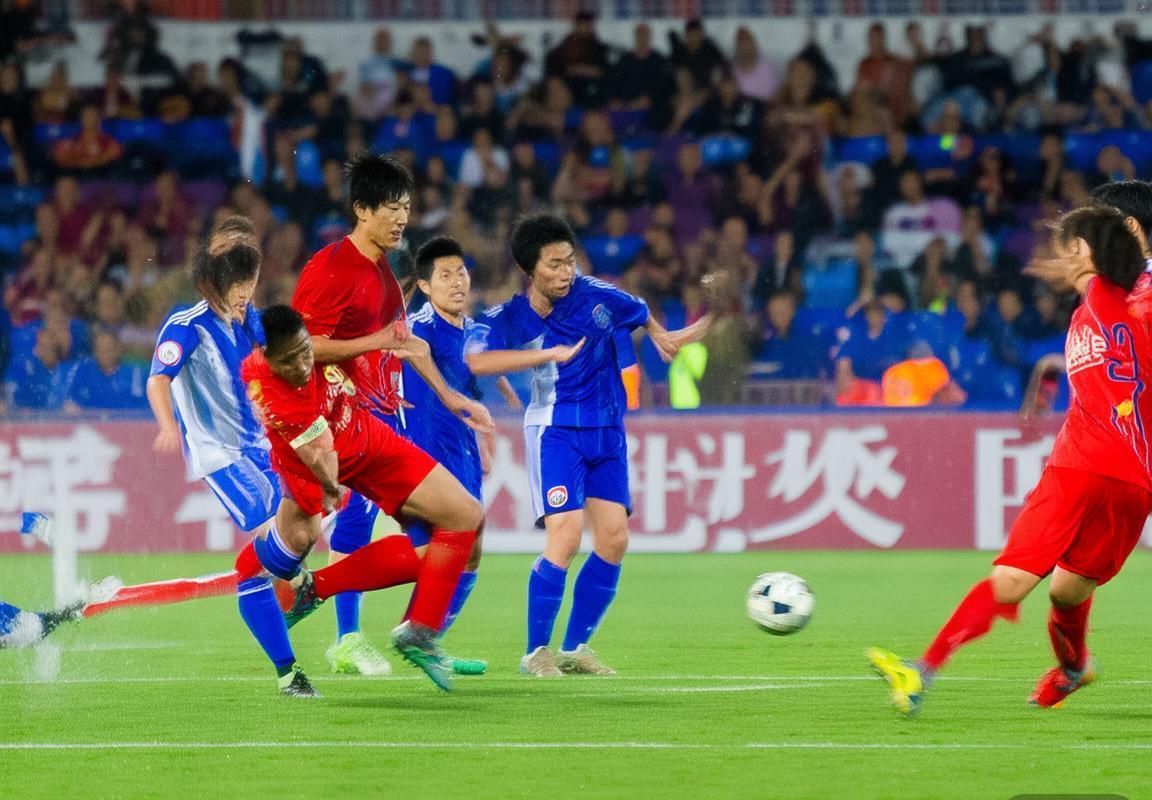 2018年CBA江苏对天津巅峰对决：激情瞬间与战术解析(图3)